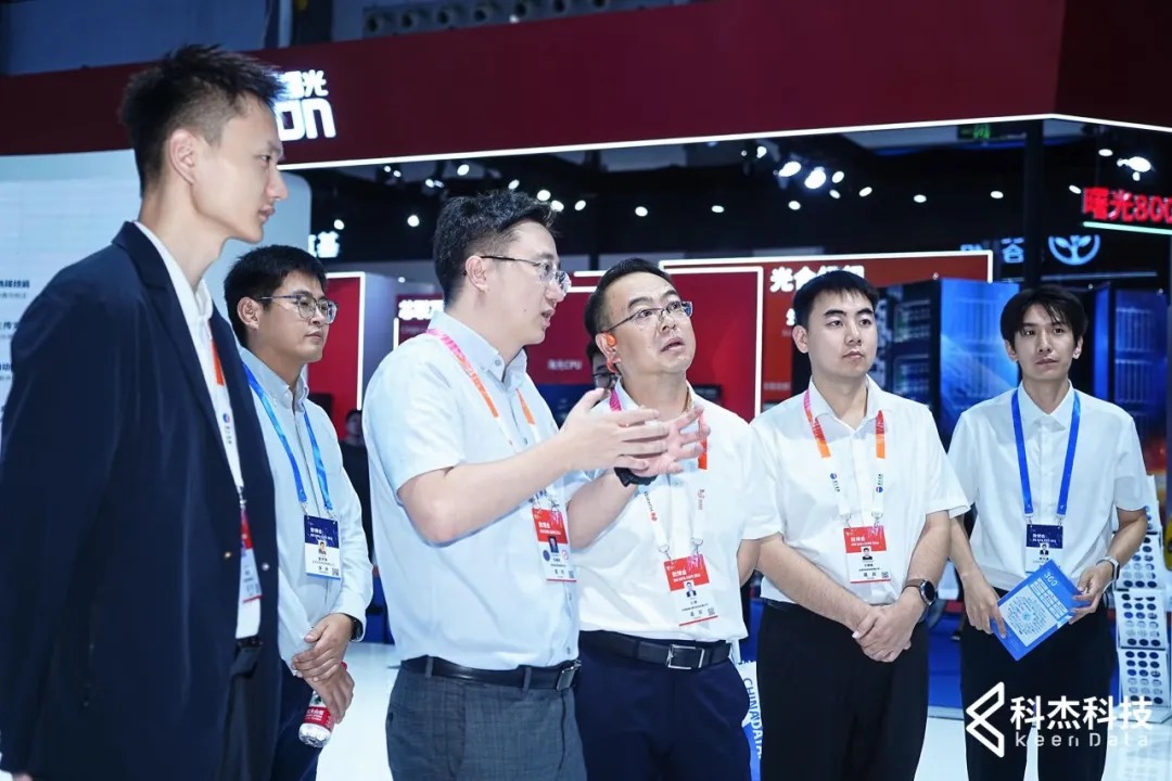政产媒代表参观科杰科技展台