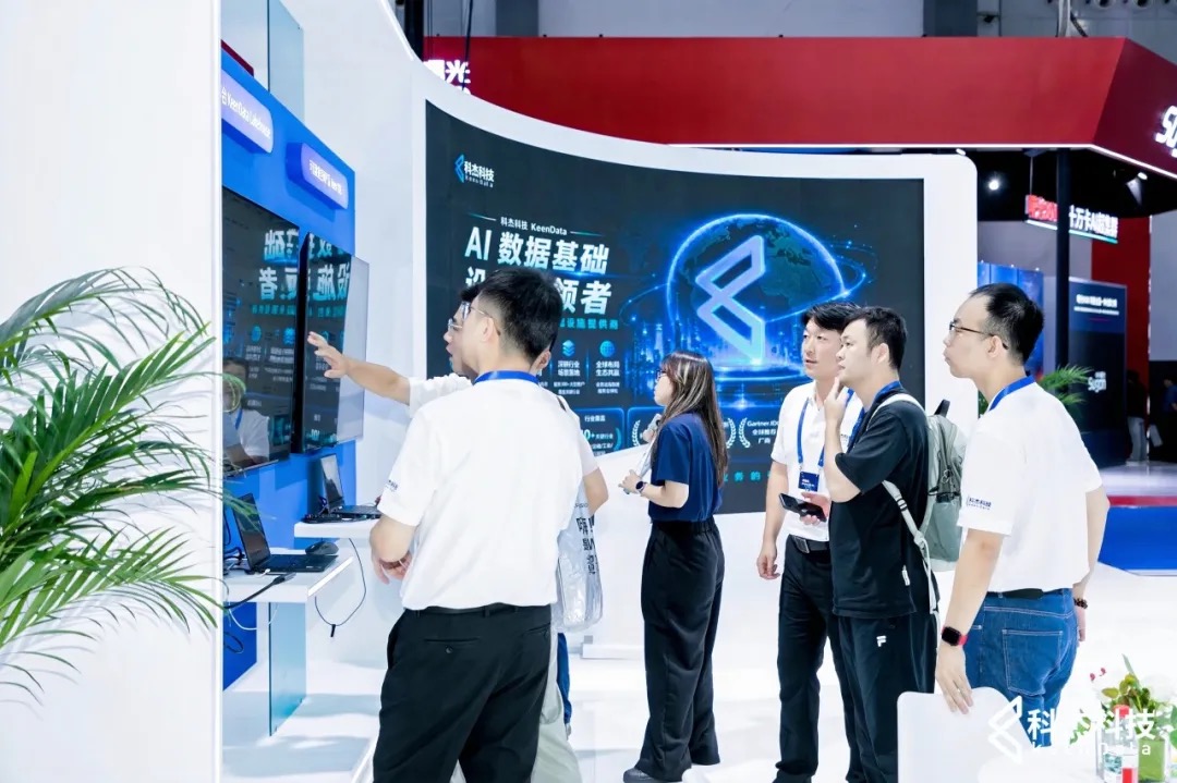 政产媒代表参观科杰科技展台